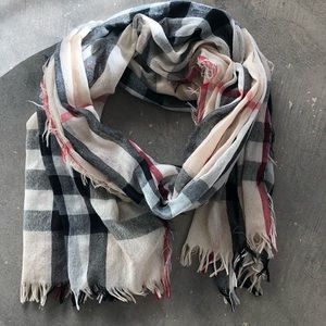 Cute scarf!